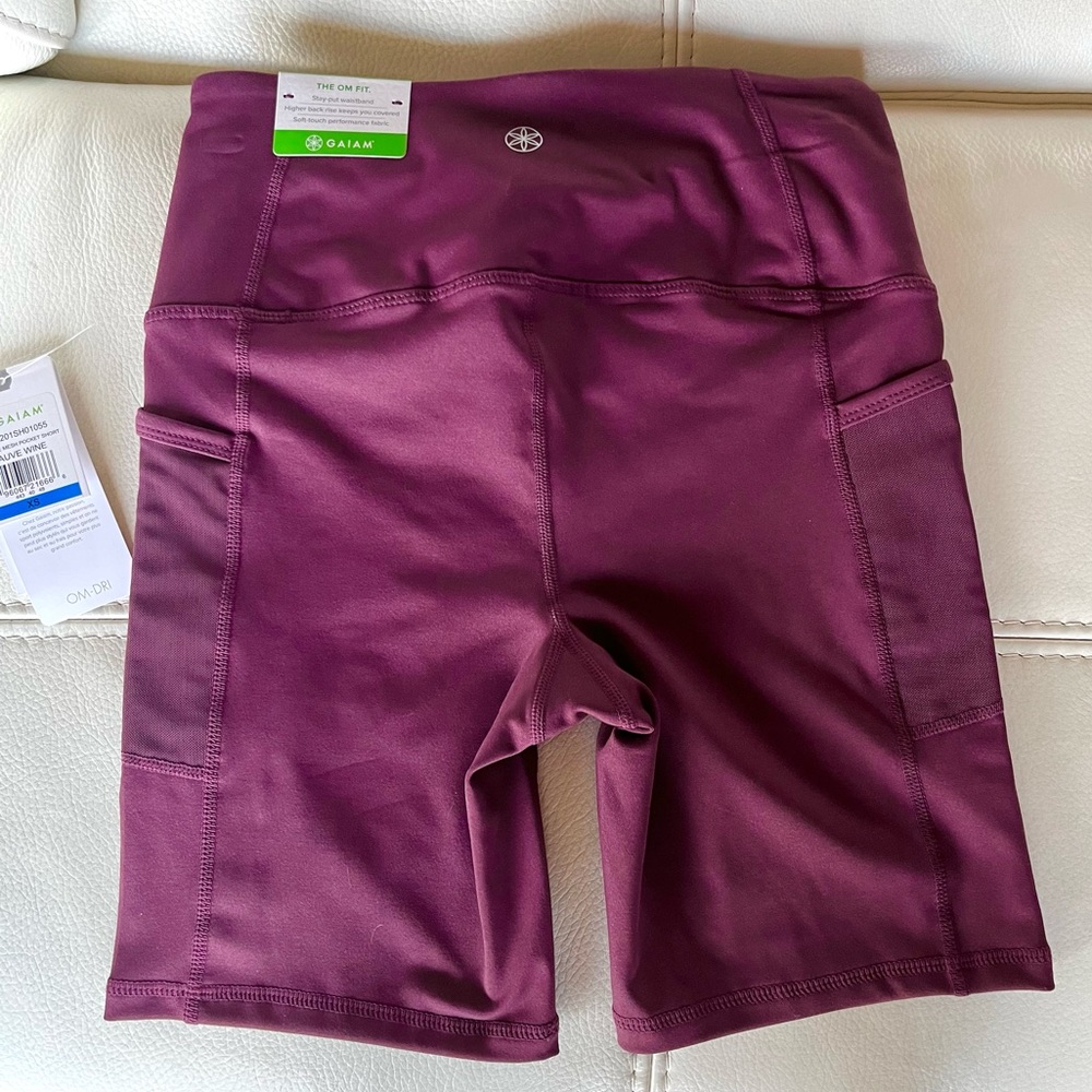 NWT Gaiam Om High-Waisted mesh pocket fitted shorts - Picture 2 of 5